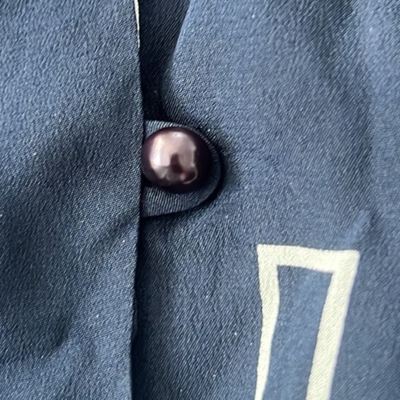 VTG David Hayes Luxury Silk Blouse, Pearlized Violet Buttons,Exclt. Cond,.Size 8 - Picture 6 of 12